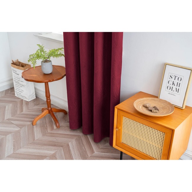 Przejdź do produktu Zasłona welur 137x250 na przelotkach bordo 09