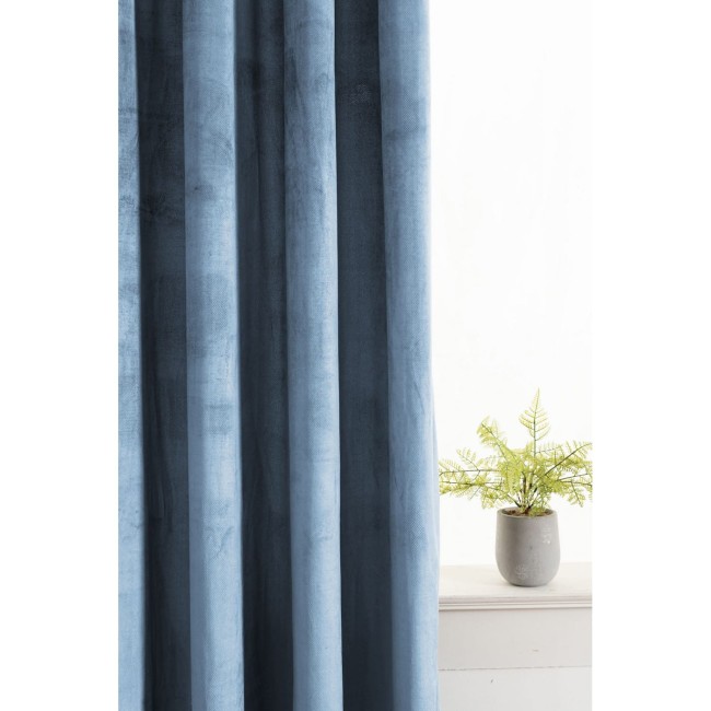 Przejdź do produktu Zasłona do salonu 140x250 na przelotkach welurowa HAZE BLUE