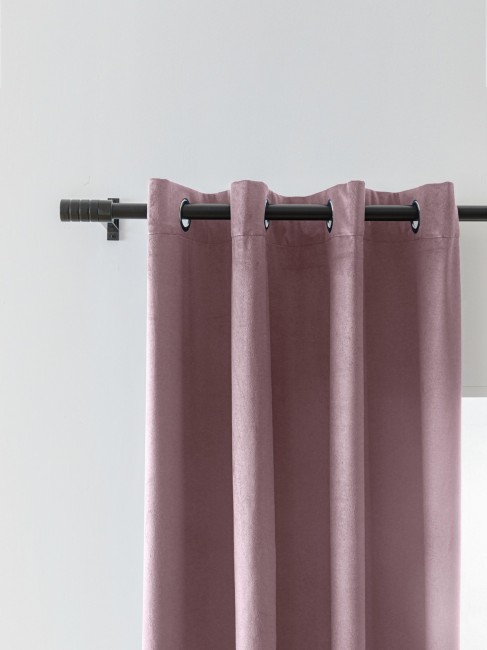 Przejdź do produktu Zasłona do salonu 140x250 na przelotkach welurowa różowa