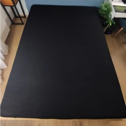 160x200 cm czarne prześcieradło jersey, zabezpieczone gumką