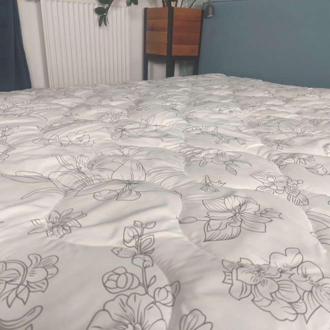 Przejdź do produktu Kołdra 200x220 całoroczna antyalergiczna w kwiaty