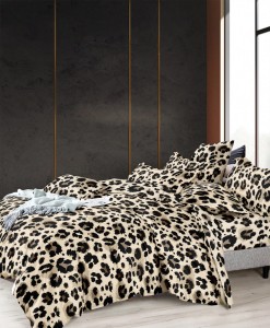 Elegancka pościel z mikrofibry o wzorze w leopardzie cętki w odcieniach beżu i brązu.