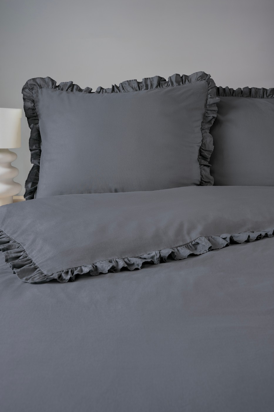 pościel z falbaną 140x200 grafit